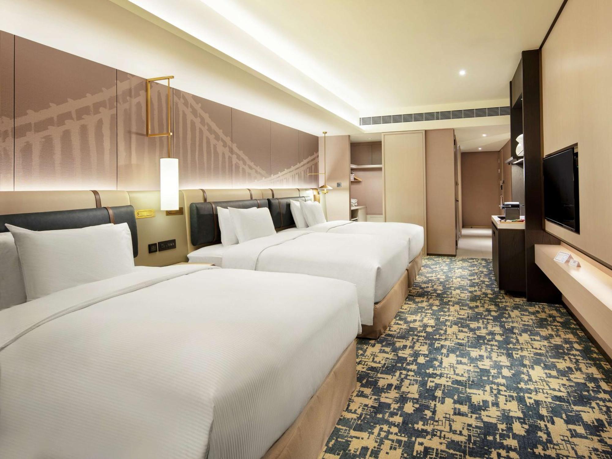 Hilton Taipei Sinban Hotel New Taipei City Exterior photo