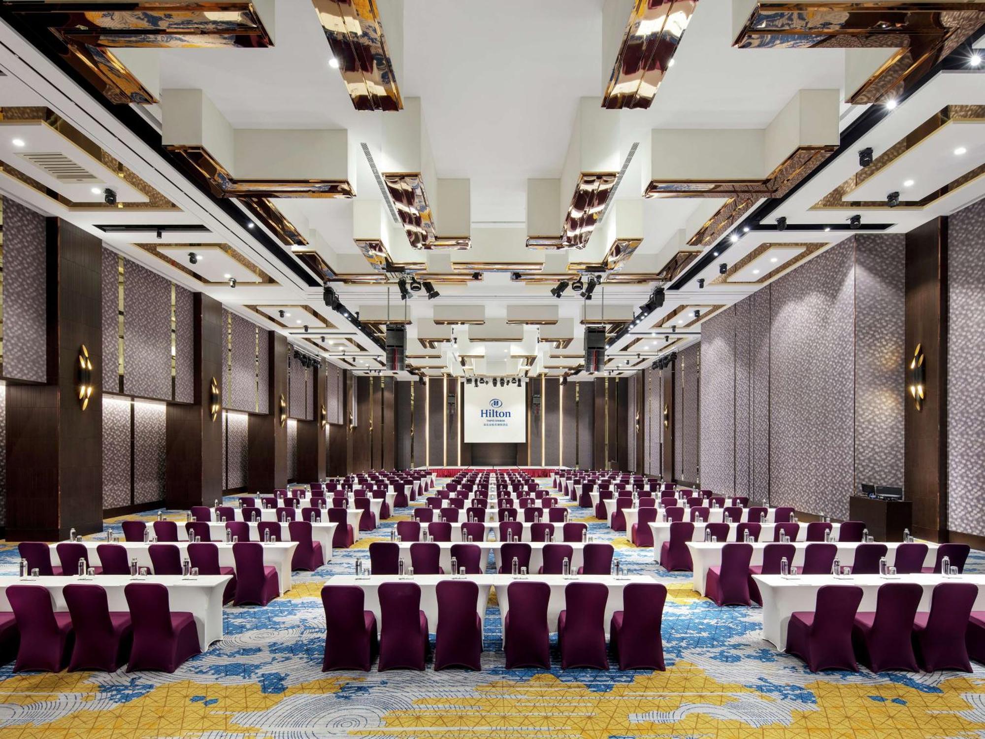 Hilton Taipei Sinban Hotel New Taipei City Exterior photo