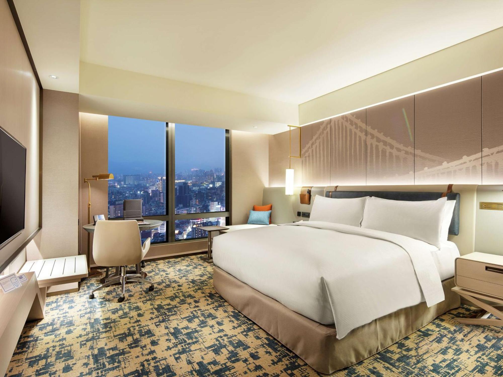 Hilton Taipei Sinban Hotel New Taipei City Exterior photo