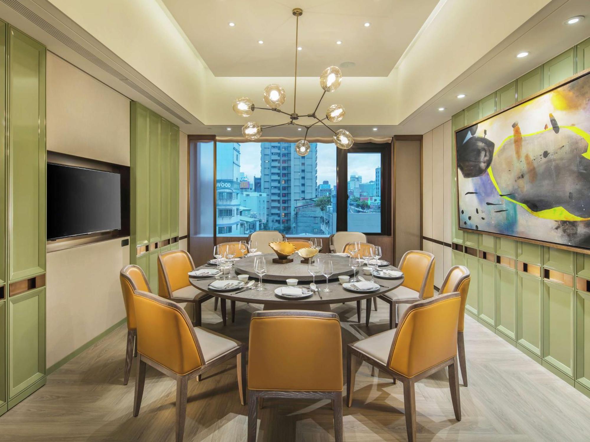 Hilton Taipei Sinban Hotel New Taipei City Exterior photo